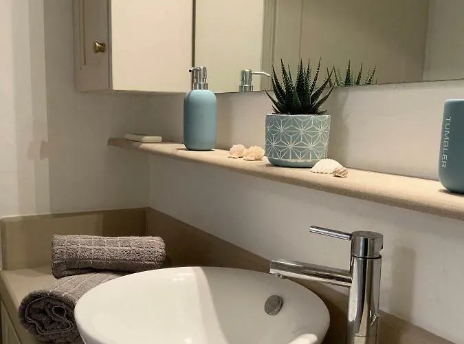 Aqua Blue, Only 100 Meters From The Of Gialiskari * Ioulis